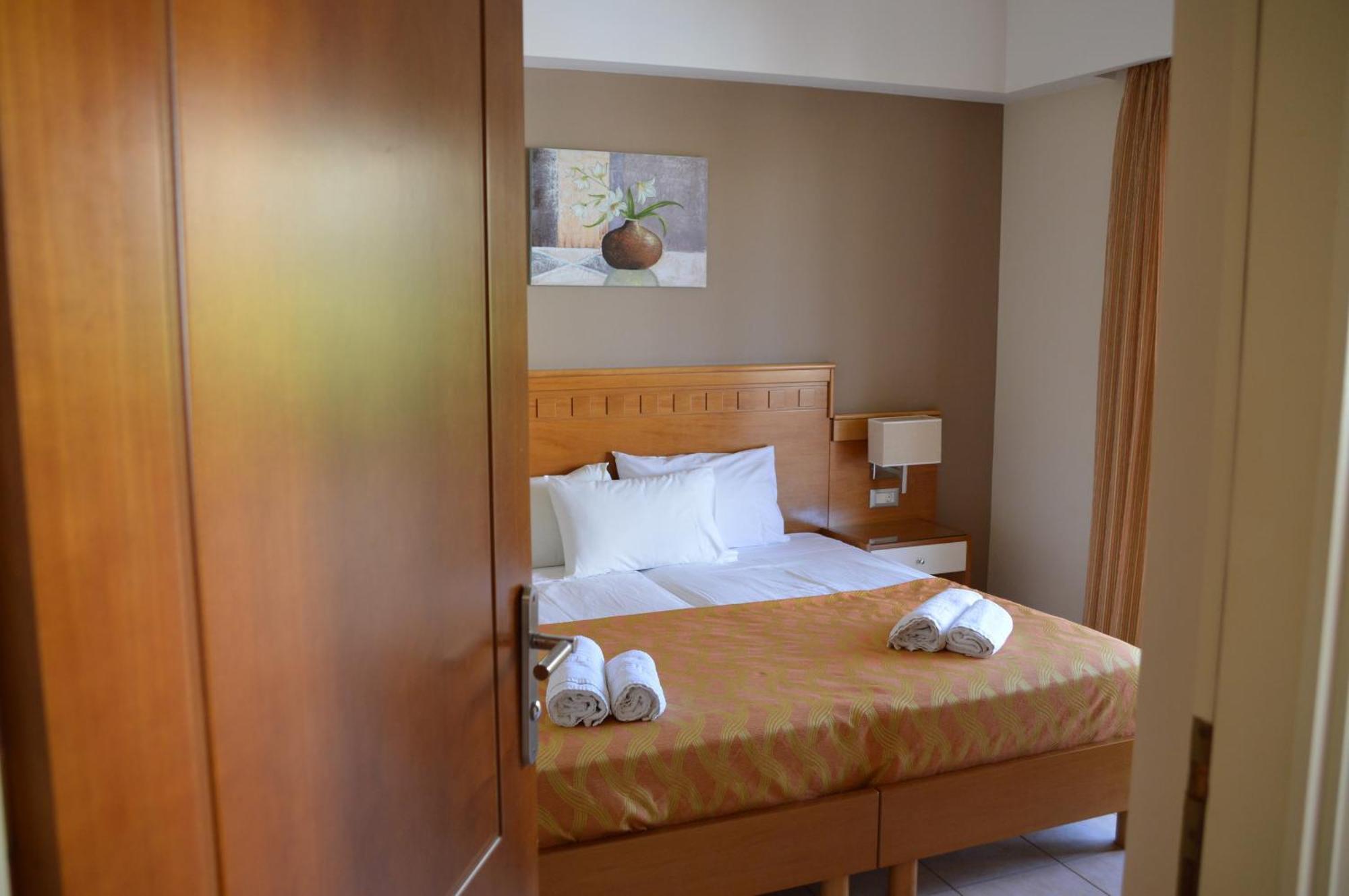 Helios Apartments Като Дарацо Стая снимка