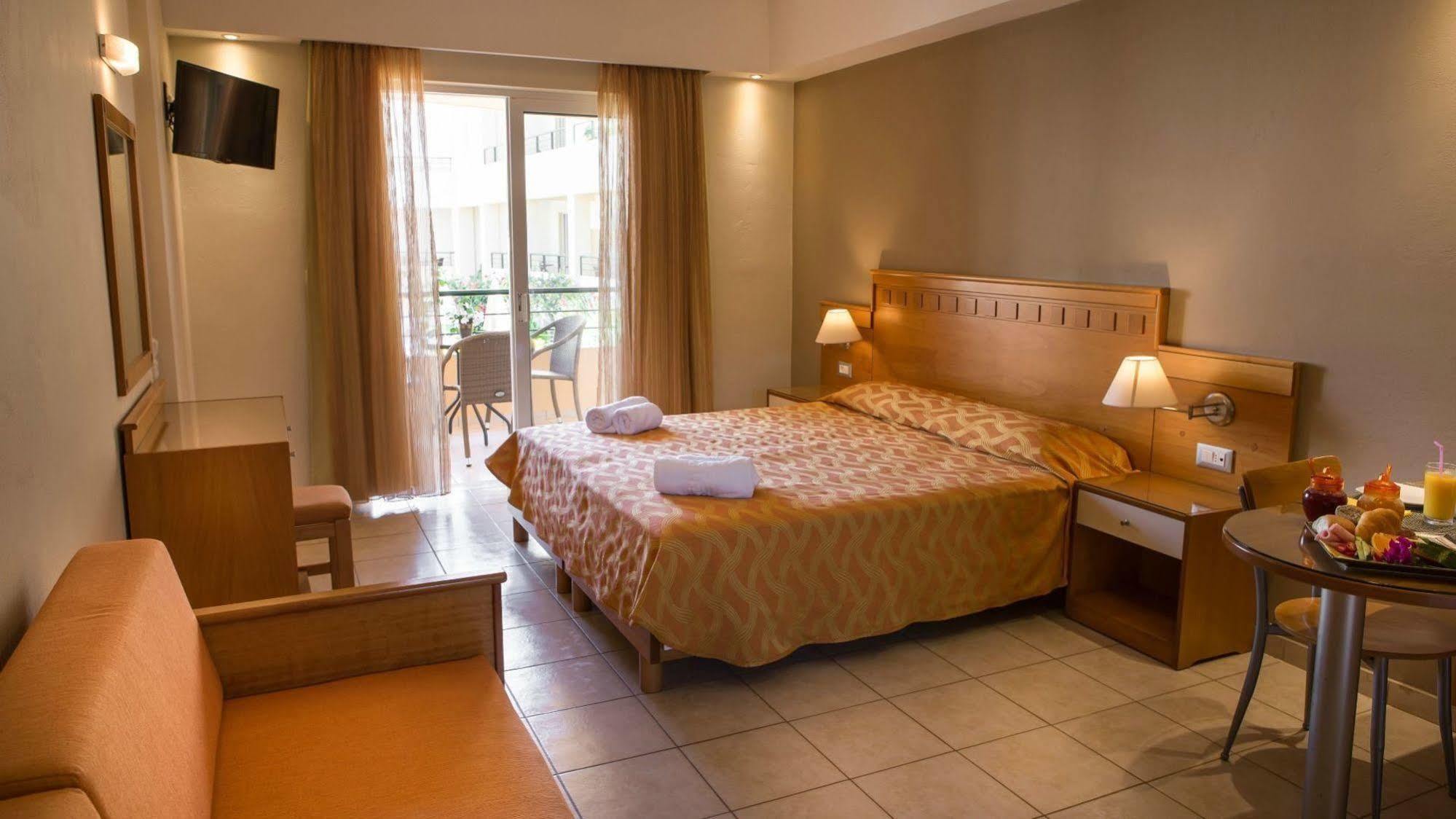 Helios Apartments Като Дарацо Екстериор снимка