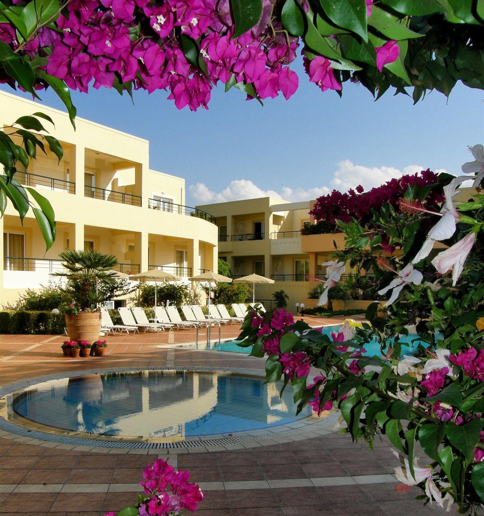 Helios Apartments Като Дарацо Екстериор снимка