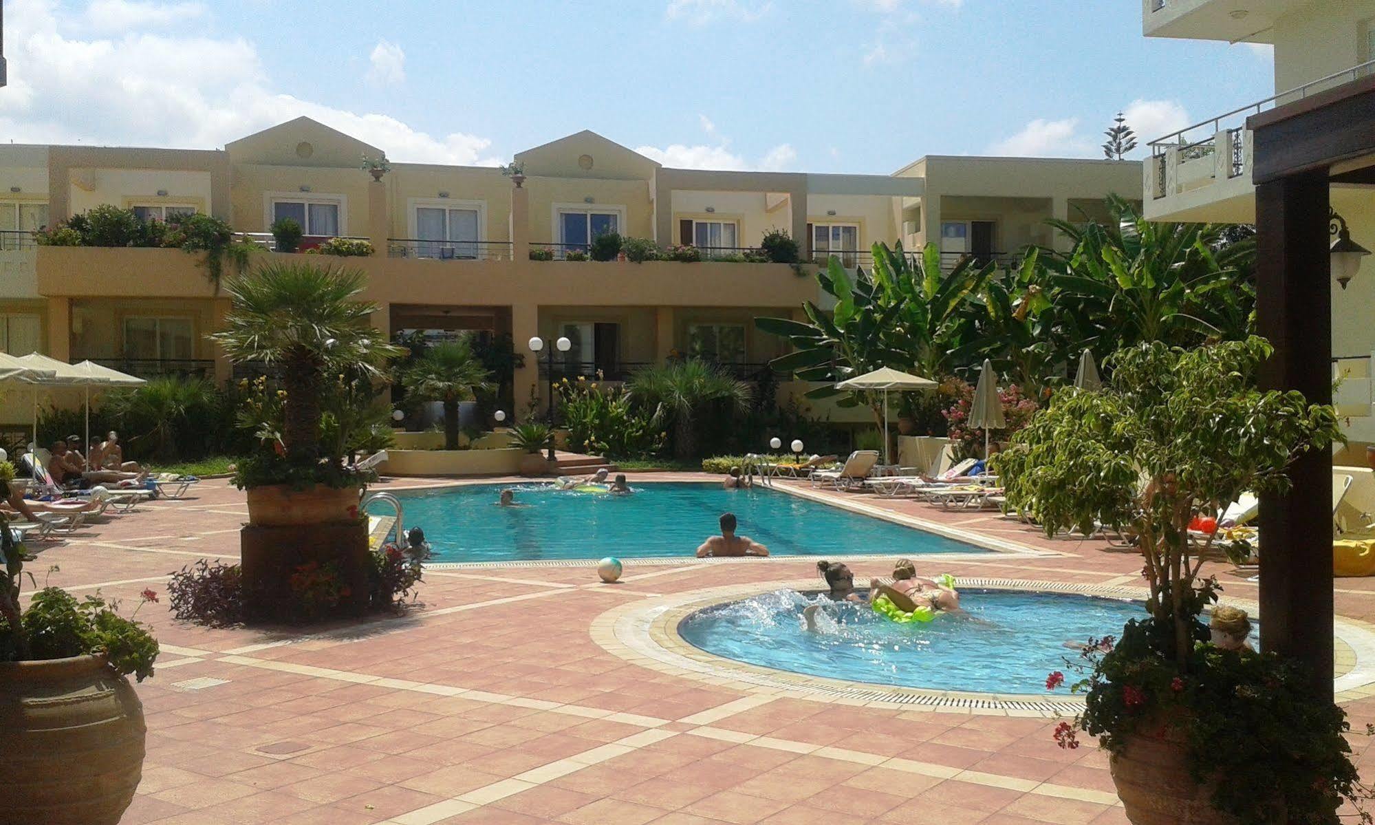 Helios Apartments Като Дарацо Екстериор снимка